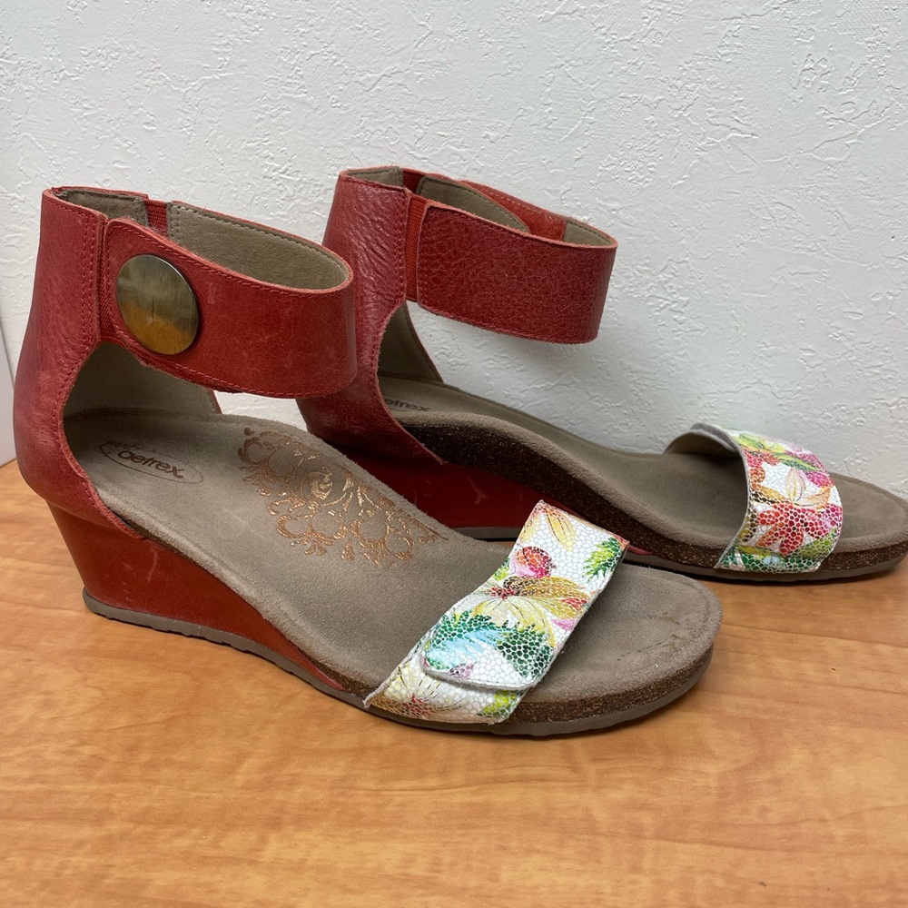 Aetrex Wedge Sandal ✨9-9.5 | Red and Multicolor
